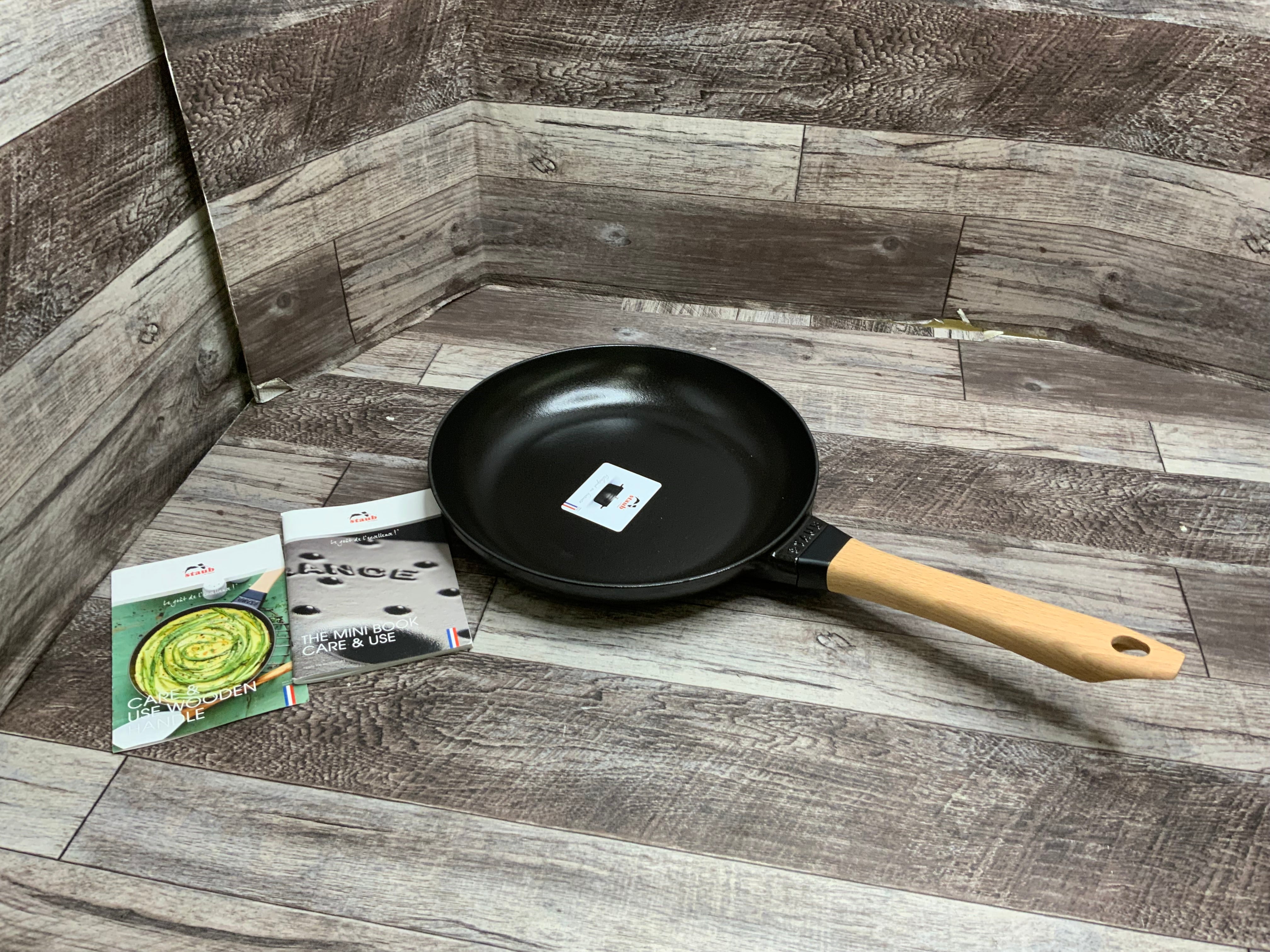 STAUB 40511-952-0 Frying Pan with Wooden Handle, Cast Iron, 26 cm (8115397034222)